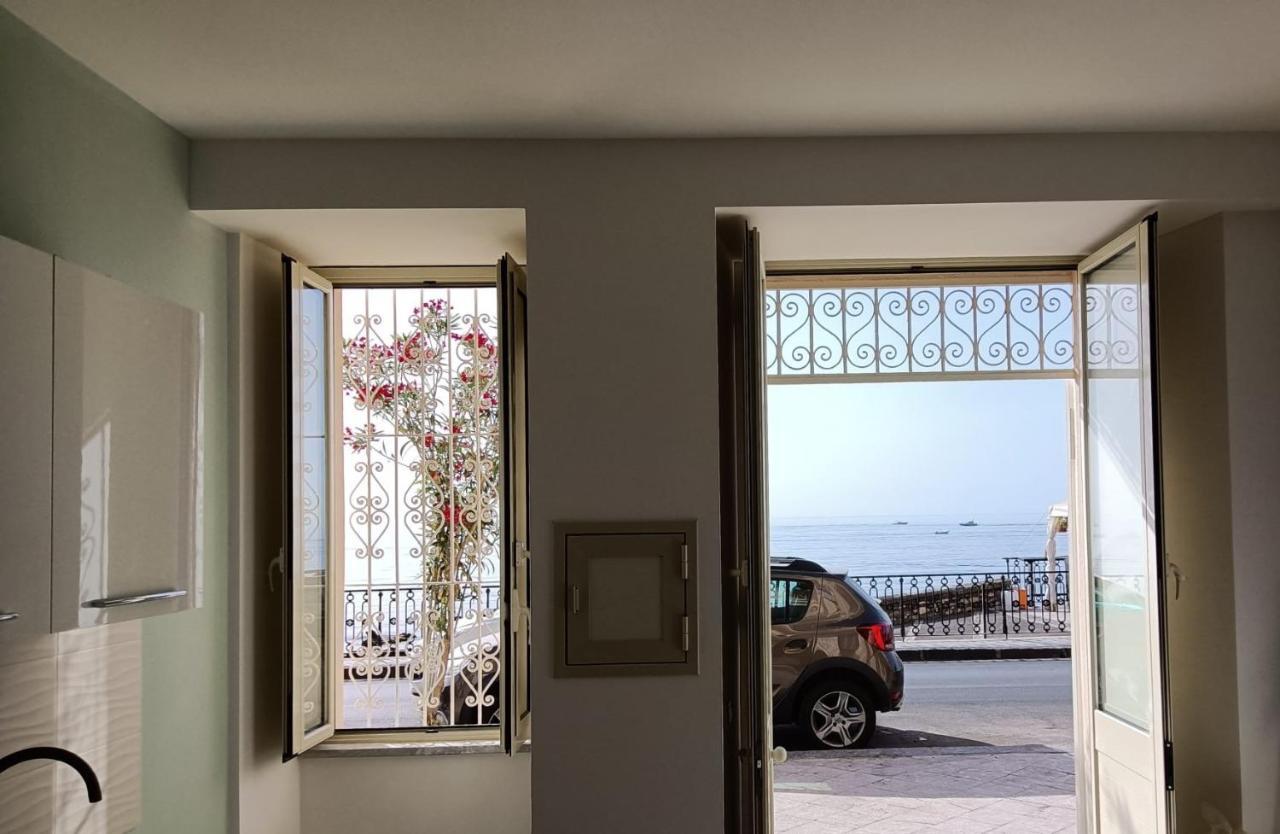 شقة Bilocale Fronte Mare جيارديني ناكسوس المظهر الخارجي الصورة